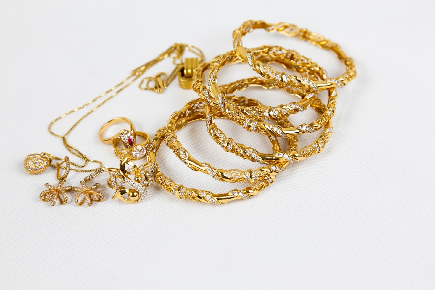 Sostenibilidad y reciclaje de joyas: el valor de los metales preciosos en la economía circular